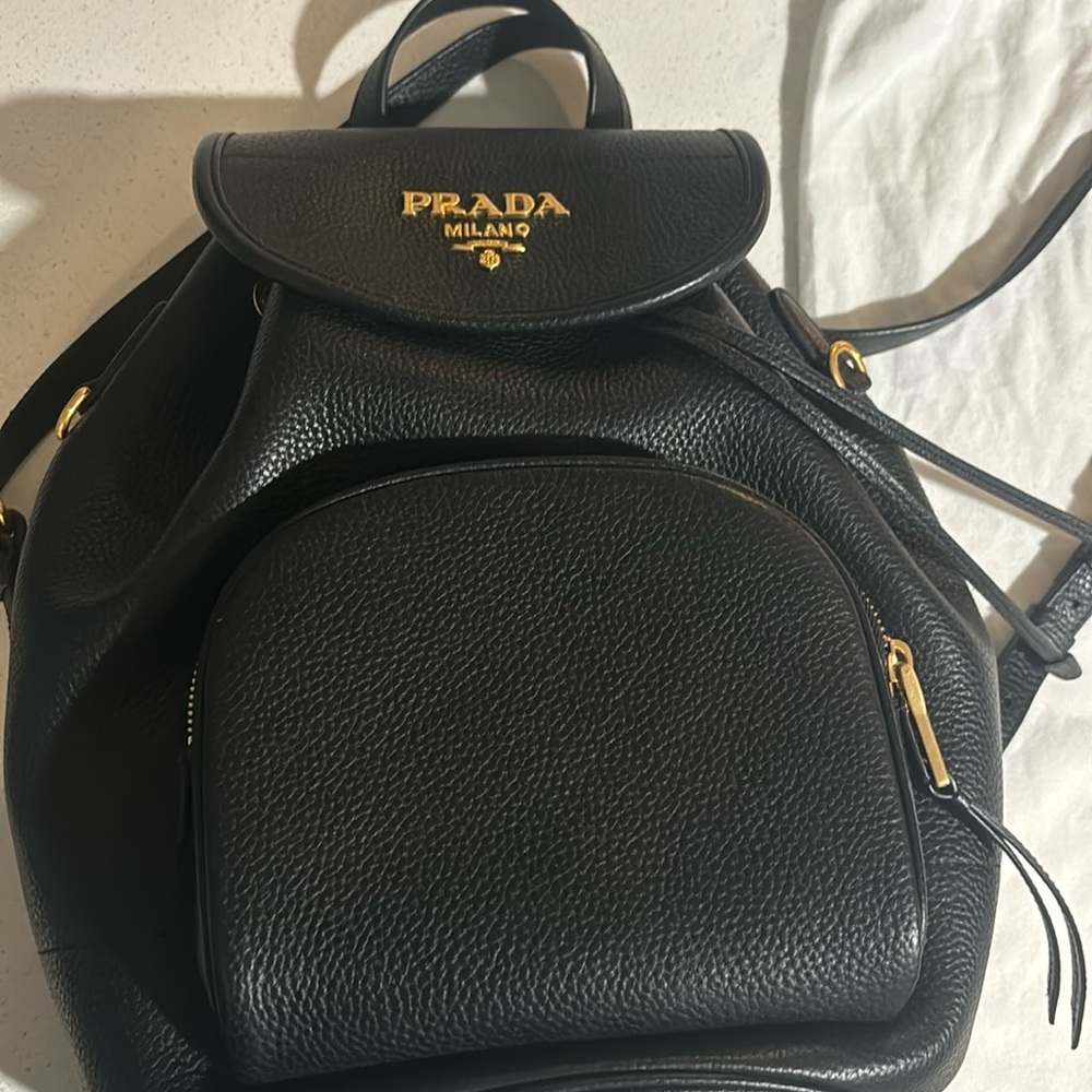 Prada nero leather back pack.